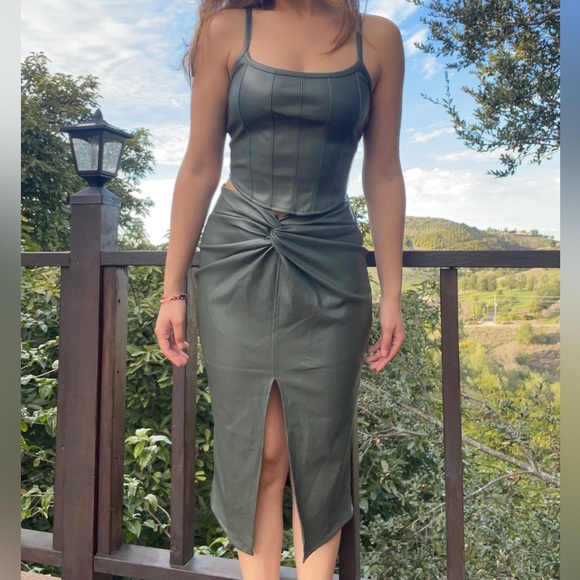 Two Set Olive Green Set - Picture 3 of 12